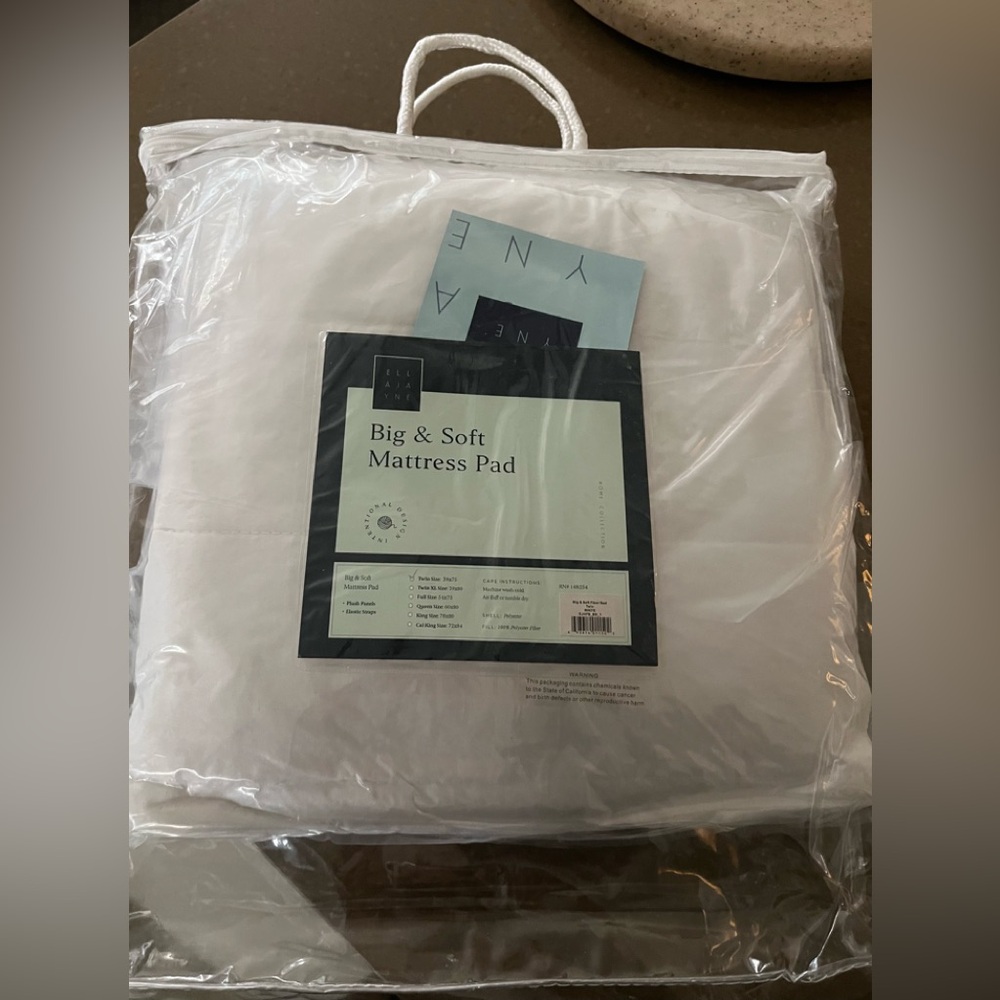 NWT Ella Jayne Big & Soft TWIN mattress pad.
